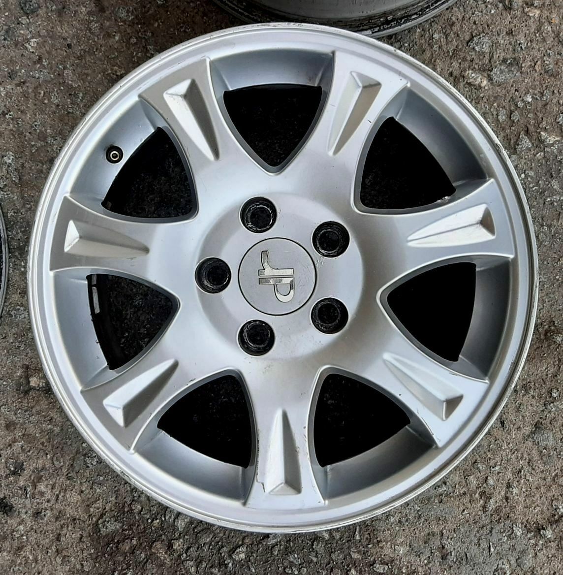 18570918